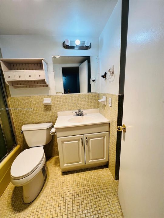 For Rent: $1,850 (1 beds, 1 baths, 768 Square Feet)