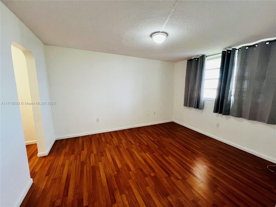 For Rent: $1,850 (1 beds, 1 baths, 768 Square Feet)