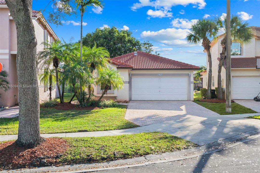 For Sale: $630,000 (3 beds, 2 baths, 1633 Square Feet)