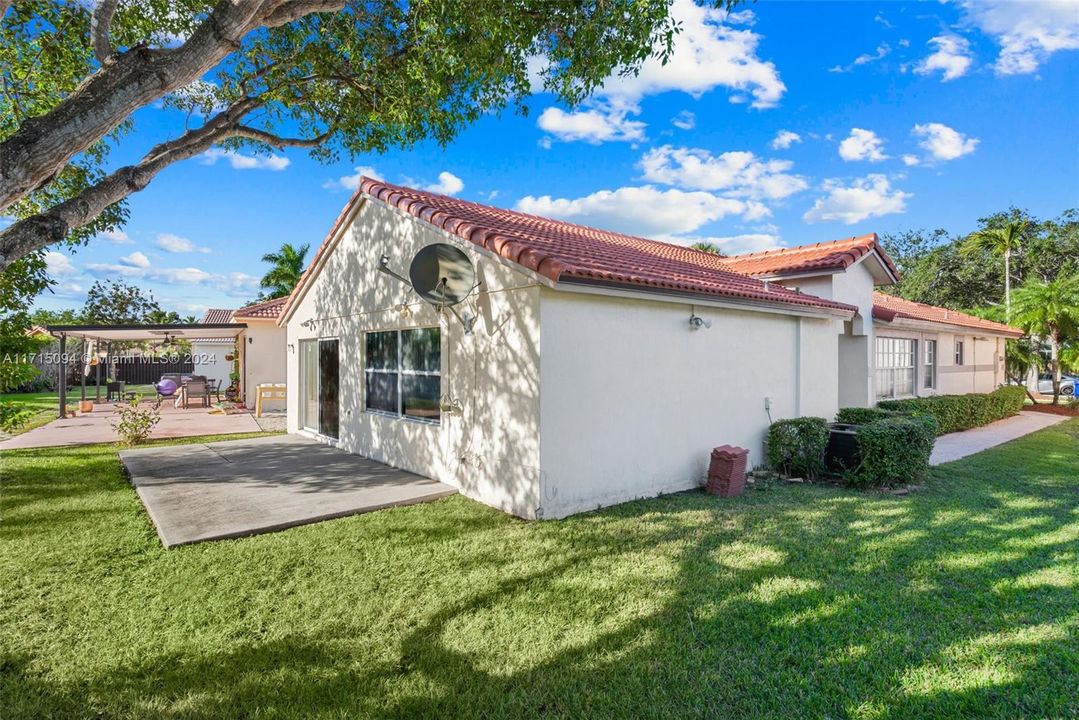 For Sale: $630,000 (3 beds, 2 baths, 1633 Square Feet)