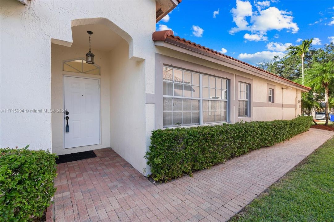 For Sale: $630,000 (3 beds, 2 baths, 1633 Square Feet)