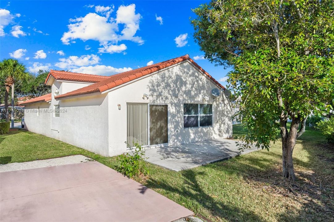 For Sale: $630,000 (3 beds, 2 baths, 1633 Square Feet)