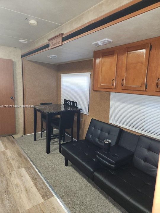 最近租的: $1,200 (2 贝兹, 1 浴室, 2463 平方英尺)