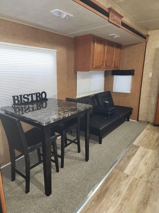 最近租的: $1,200 (2 贝兹, 1 浴室, 2463 平方英尺)