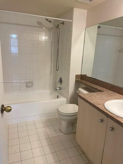 For Rent: $1,875 (1 beds, 1 baths, 742 Square Feet)