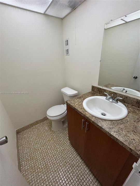 For Rent: $1,600 (1 beds, 1 baths, 820 Square Feet)