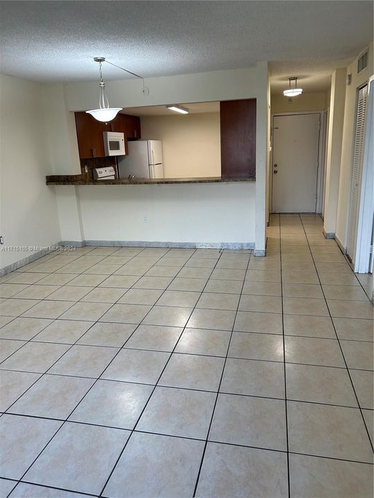 For Rent: $1,600 (1 beds, 1 baths, 820 Square Feet)