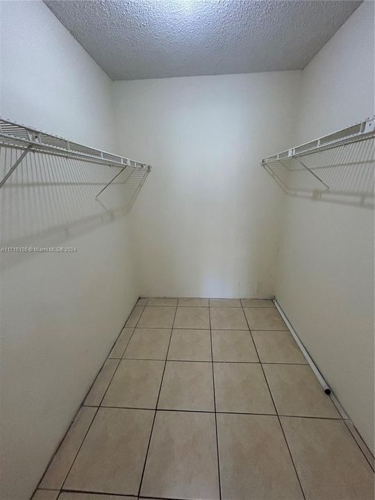 For Rent: $1,600 (1 beds, 1 baths, 820 Square Feet)