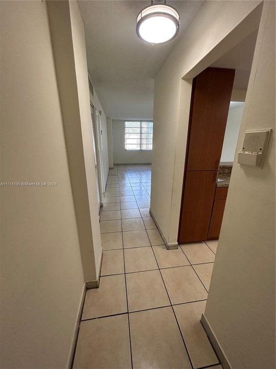 For Rent: $1,600 (1 beds, 1 baths, 820 Square Feet)