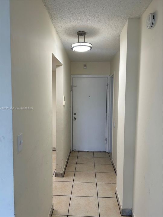 For Rent: $1,600 (1 beds, 1 baths, 820 Square Feet)