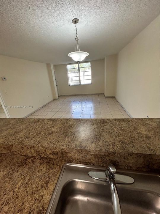 For Rent: $1,600 (1 beds, 1 baths, 820 Square Feet)