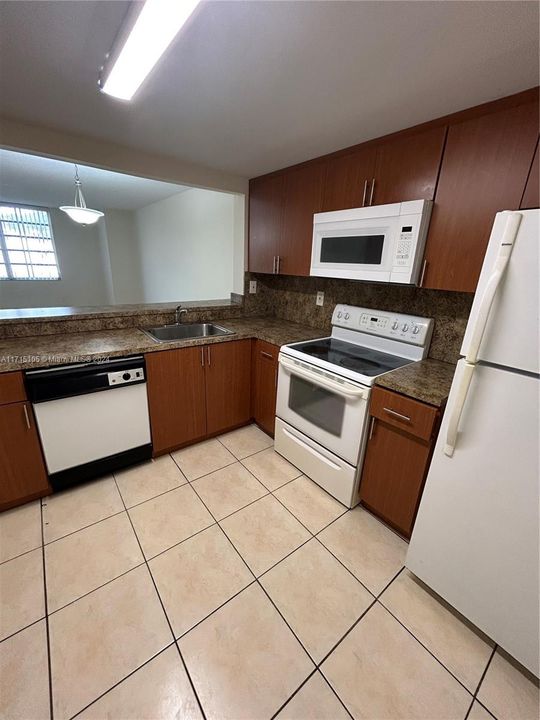 For Rent: $1,600 (1 beds, 1 baths, 820 Square Feet)