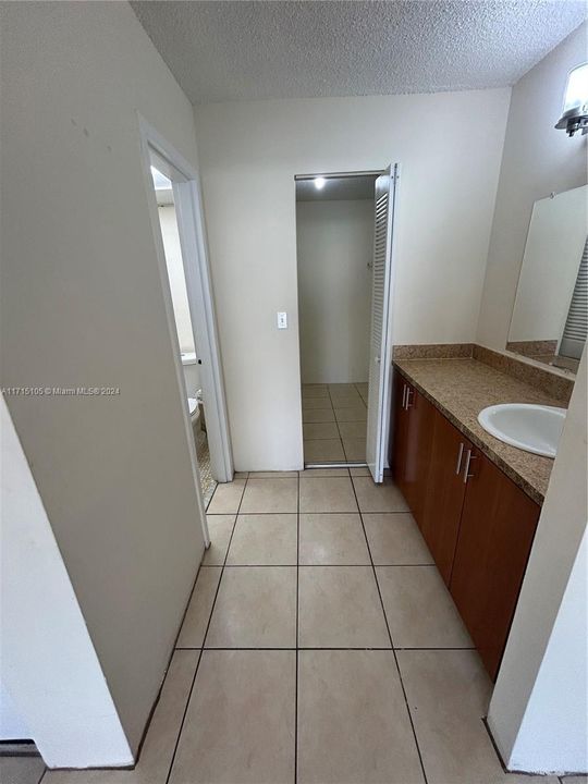 For Rent: $1,600 (1 beds, 1 baths, 820 Square Feet)