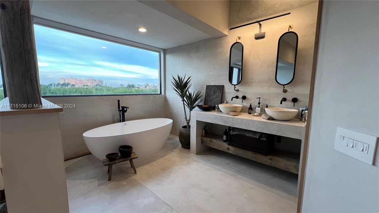 Master Bathroom Dual Sinks and Tub