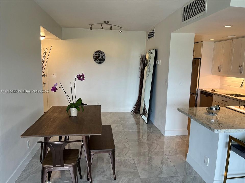 For Sale: $415,000 (1 beds, 1 baths, 831 Square Feet)