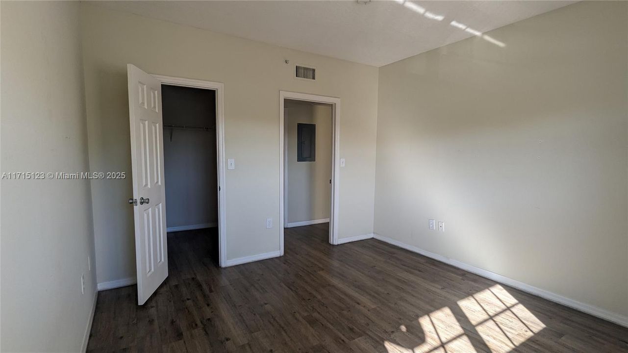 For Rent: $1,900 (1 beds, 1 baths, 690 Square Feet)