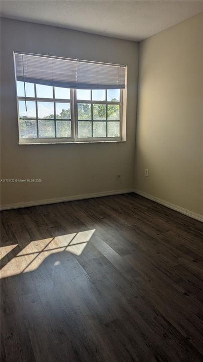 For Rent: $1,900 (1 beds, 1 baths, 690 Square Feet)