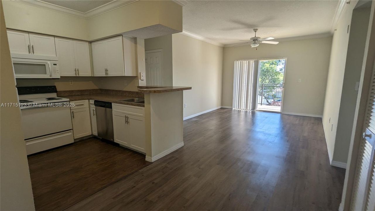 For Rent: $1,900 (1 beds, 1 baths, 690 Square Feet)