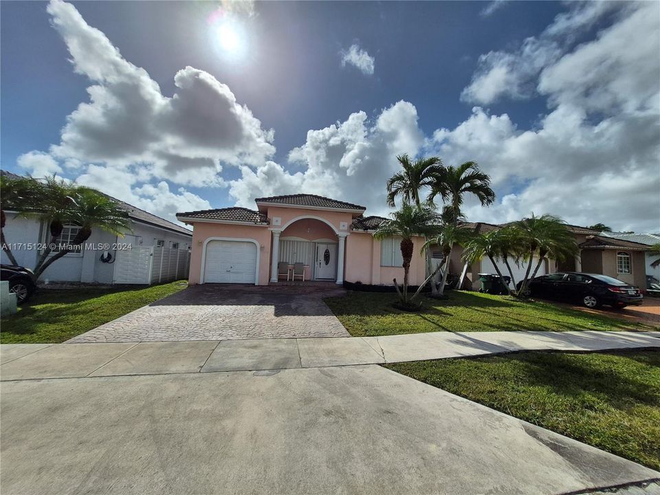 For Sale: $584,900 (3 beds, 2 baths, 1486 Square Feet)