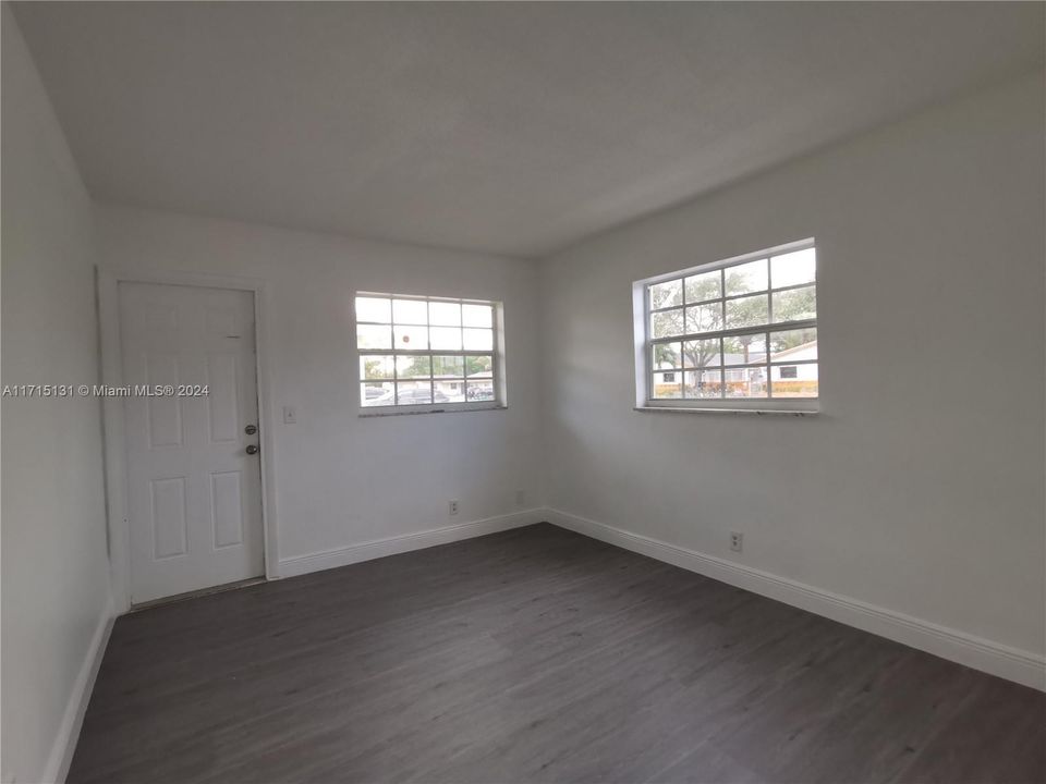 For Rent: $2,000 (2 beds, 1 baths, 920 Square Feet)