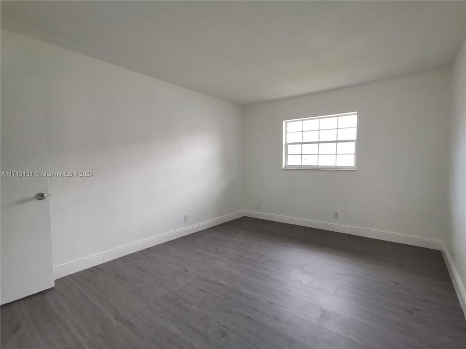 For Rent: $2,000 (2 beds, 1 baths, 920 Square Feet)