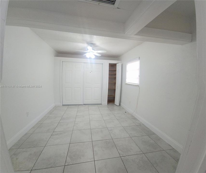 For Rent: $2,100 (1 beds, 1 baths, 924 Square Feet)