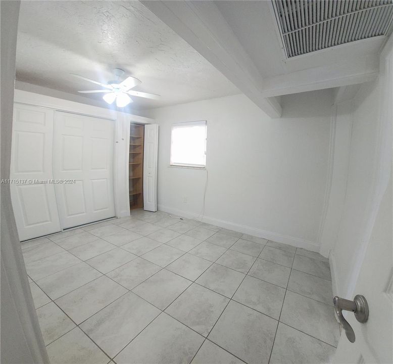 For Rent: $2,100 (1 beds, 1 baths, 924 Square Feet)