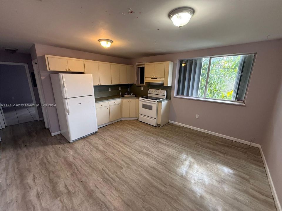 For Rent: $2,150 (2 beds, 1 baths, 717 Square Feet)