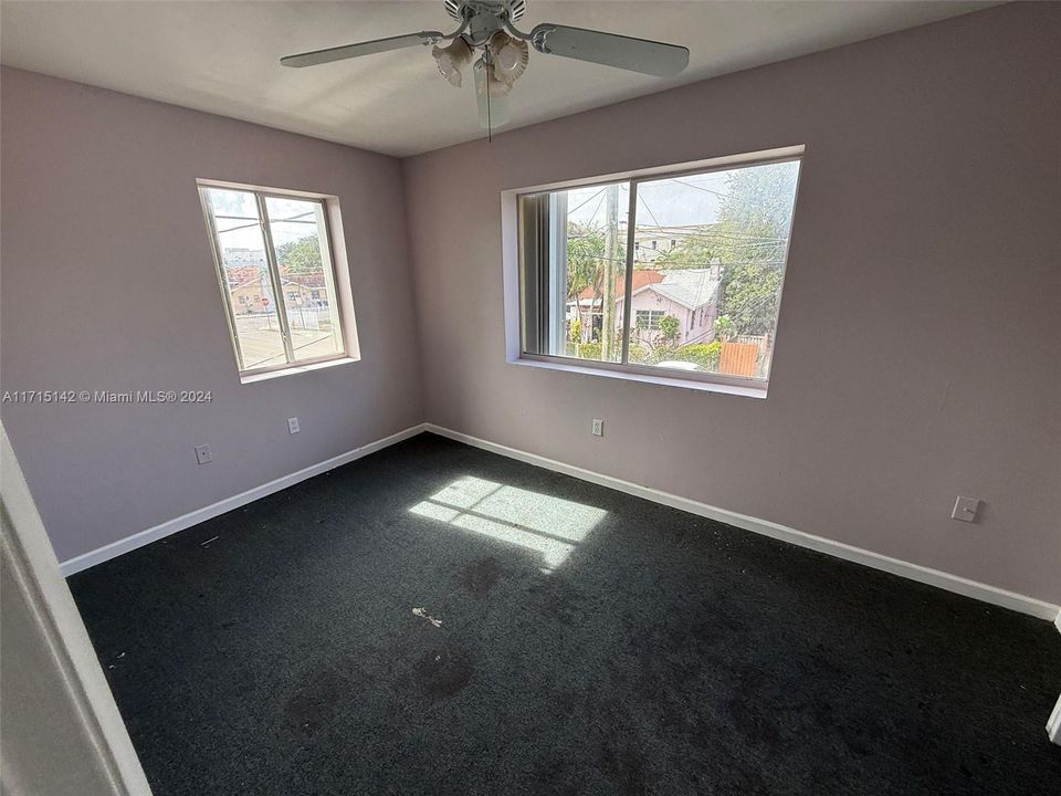 For Rent: $2,150 (2 beds, 1 baths, 717 Square Feet)