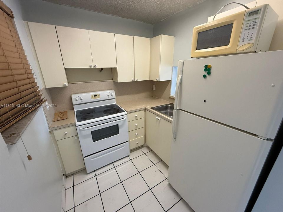 For Rent: $2,150 (2 beds, 1 baths, 766 Square Feet)