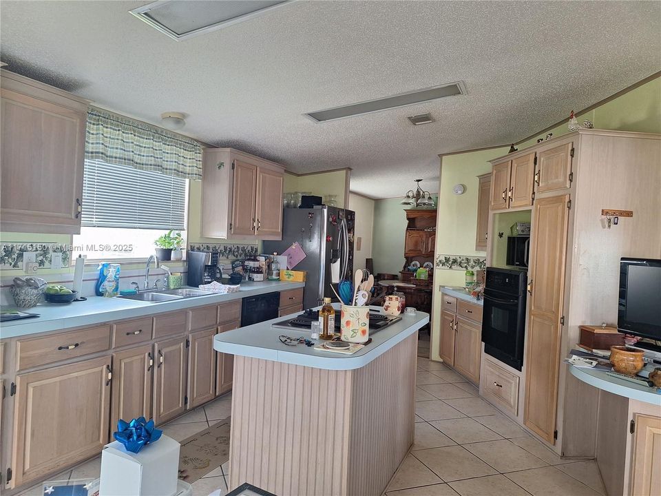 For Sale: $240,000 (2 beds, 2 baths, 1430 Square Feet)