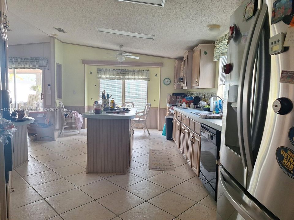 For Sale: $240,000 (2 beds, 2 baths, 1430 Square Feet)