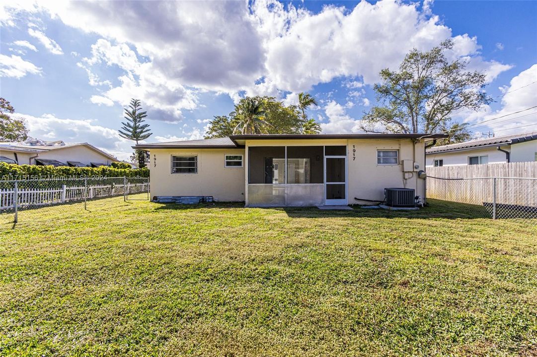 For Sale: $562,500 (3 beds, 2 baths, 1236 Square Feet)