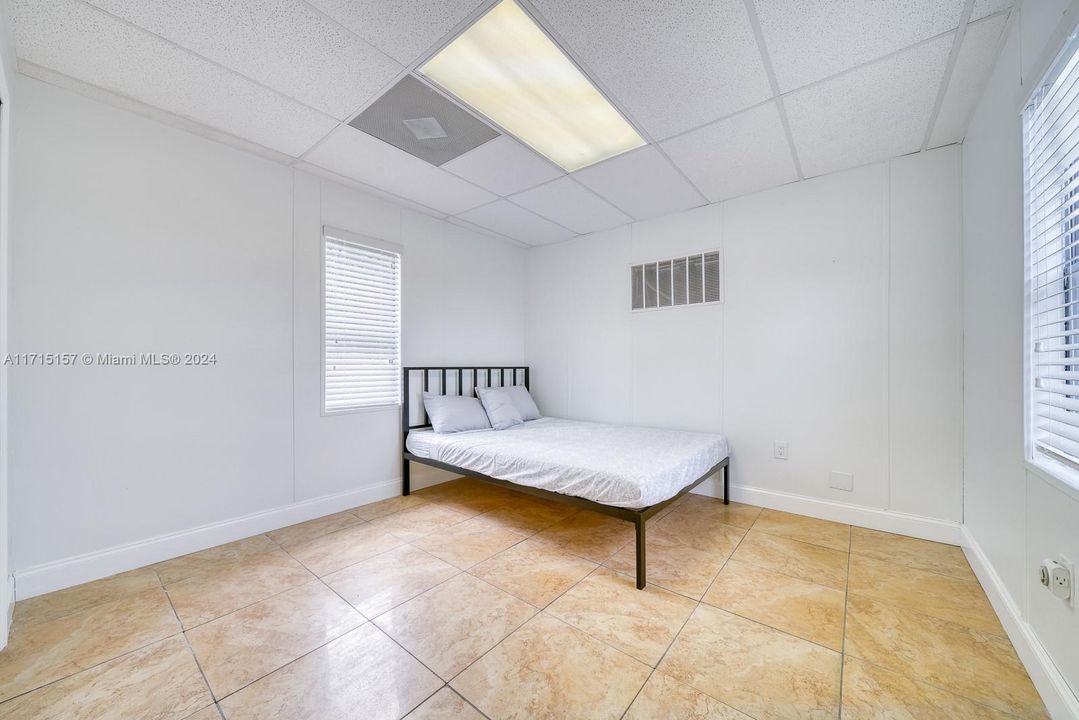 For Rent: $1,000 (2 beds, 1 baths, 1000 Square Feet)