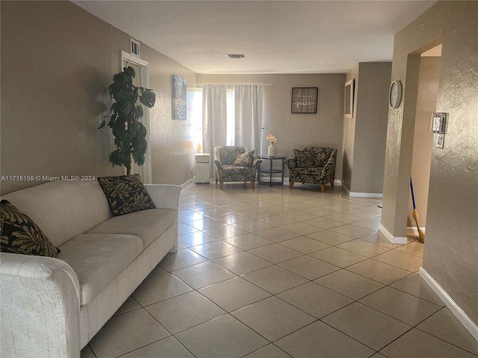 For Sale: $350,000 (3 beds, 2 baths, 2014 Square Feet)