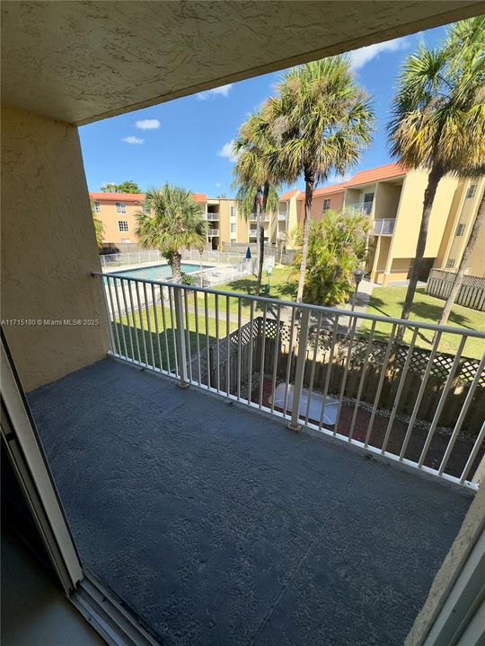 For Rent: $1,950 (1 beds, 1 baths, 810 Square Feet)