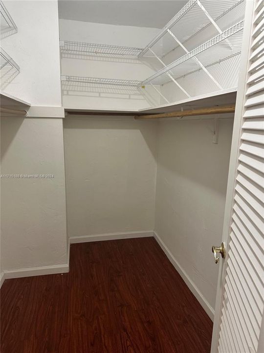 For Rent: $2,500 (1 beds, 1 baths, 993 Square Feet)