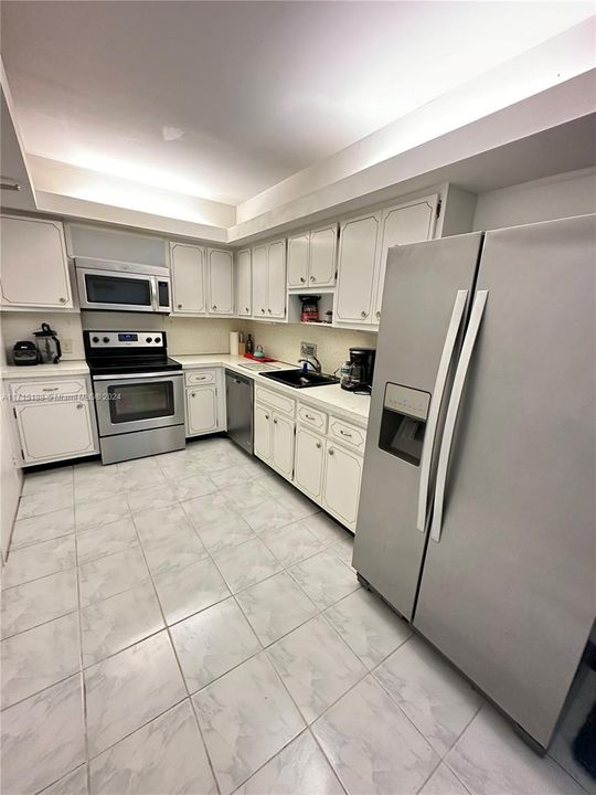 For Rent: $2,500 (1 beds, 1 baths, 993 Square Feet)