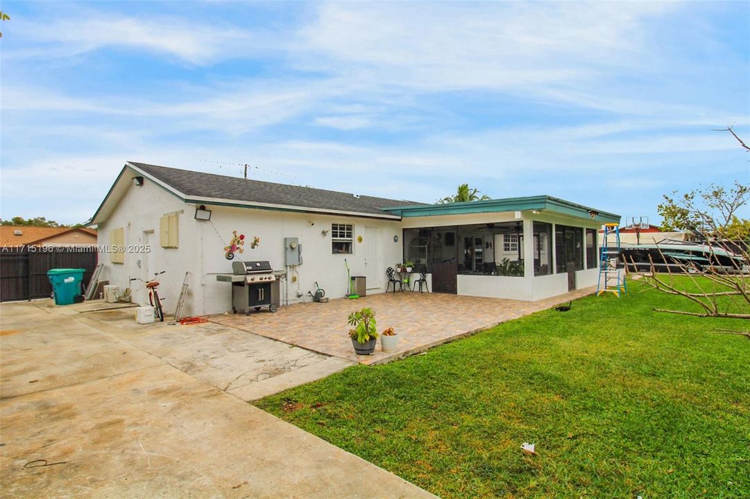 For Sale: $699,000 (3 beds, 2 baths, 1500 Square Feet)