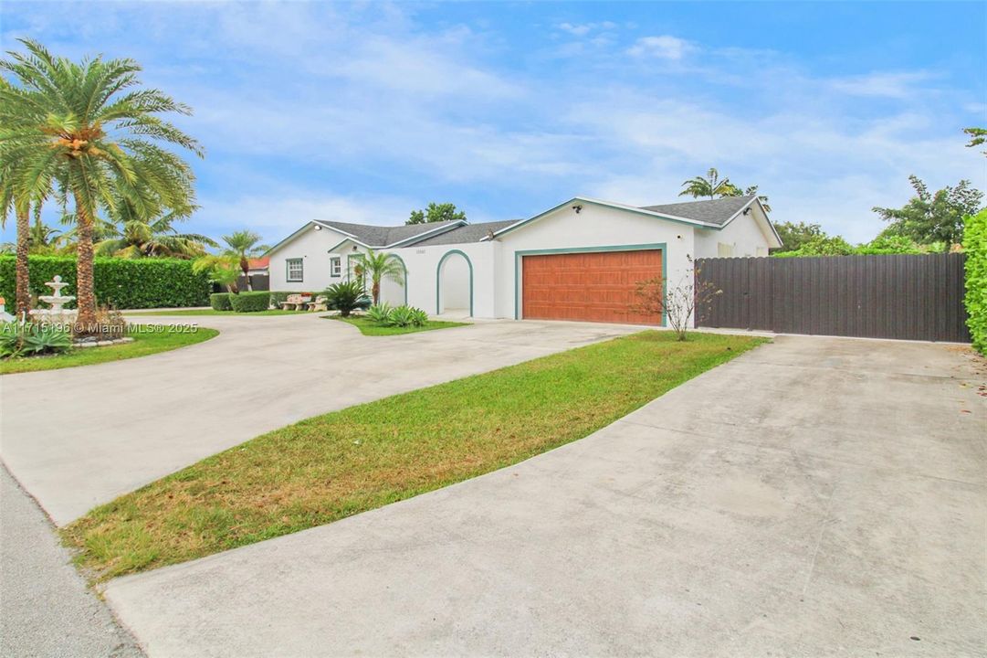 For Sale: $699,000 (3 beds, 2 baths, 1500 Square Feet)