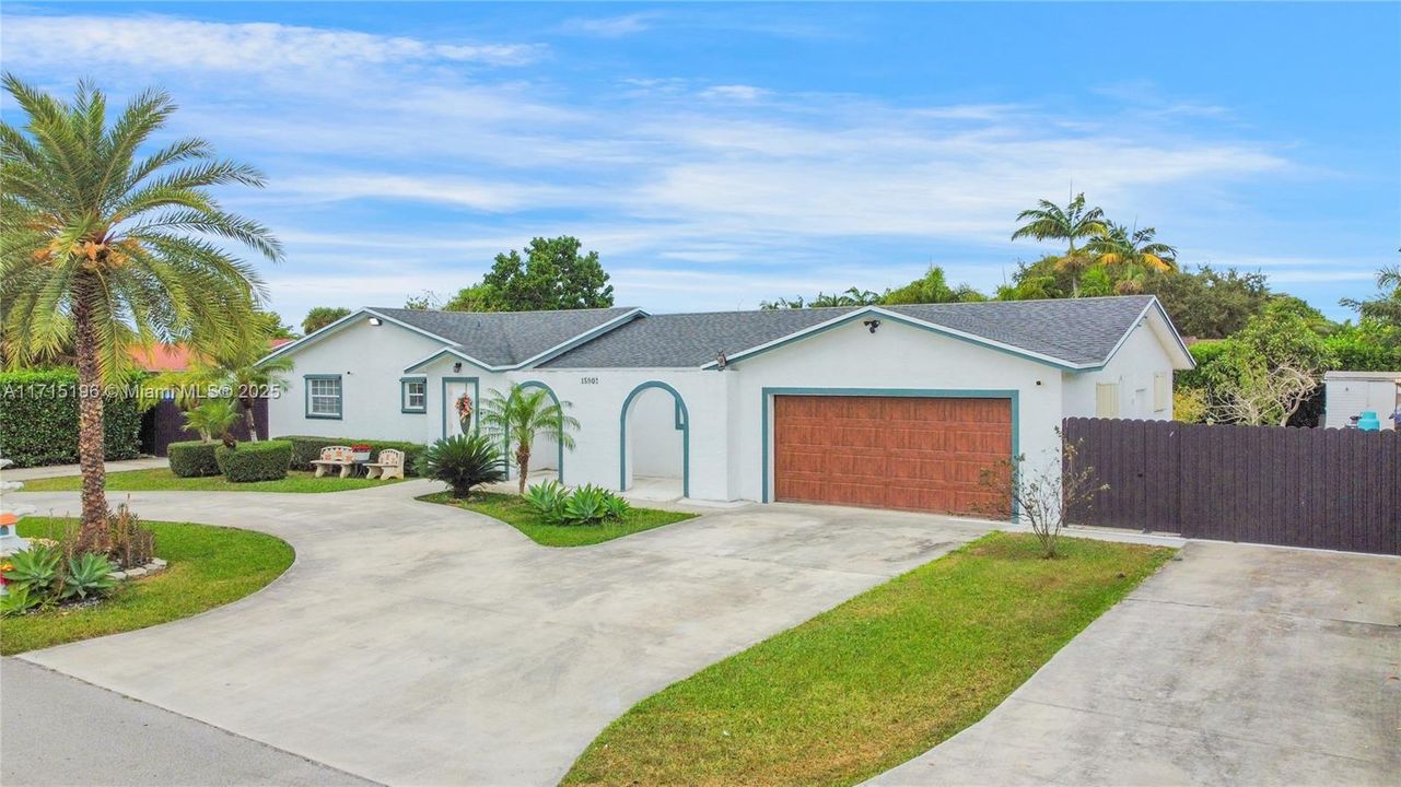 For Sale: $699,000 (3 beds, 2 baths, 1500 Square Feet)