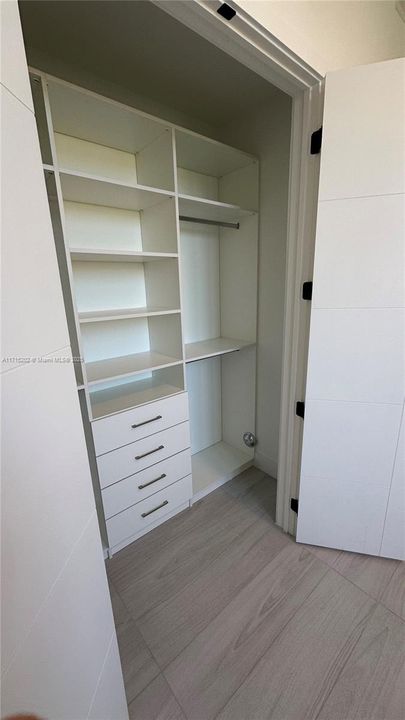 В аренду: $7,900 (2 спален, 2 ванн, 1101 Квадратных фут)