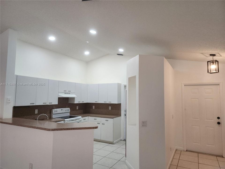 For Rent: $3,750 (3 beds, 2 baths, 1390 Square Feet)