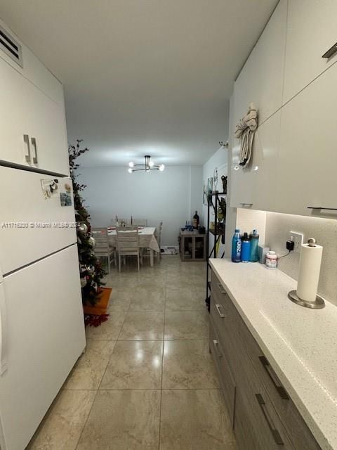 Active With Contract: $2,100 (1 beds, 1 baths, 700 Square Feet)