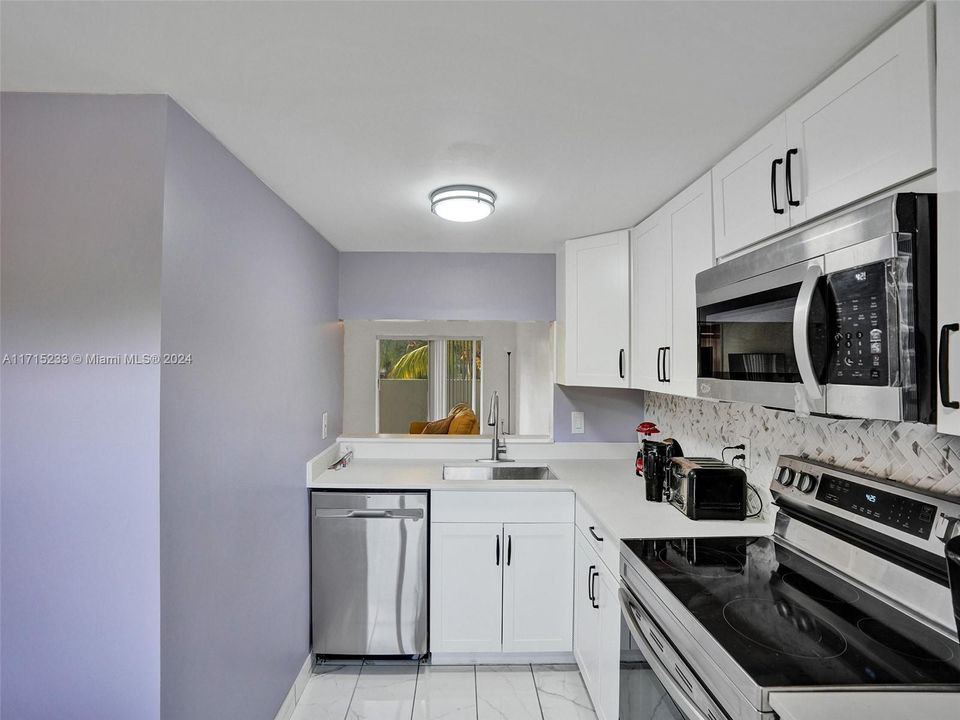 For Sale: $200,000 (2 beds, 2 baths, 970 Square Feet)