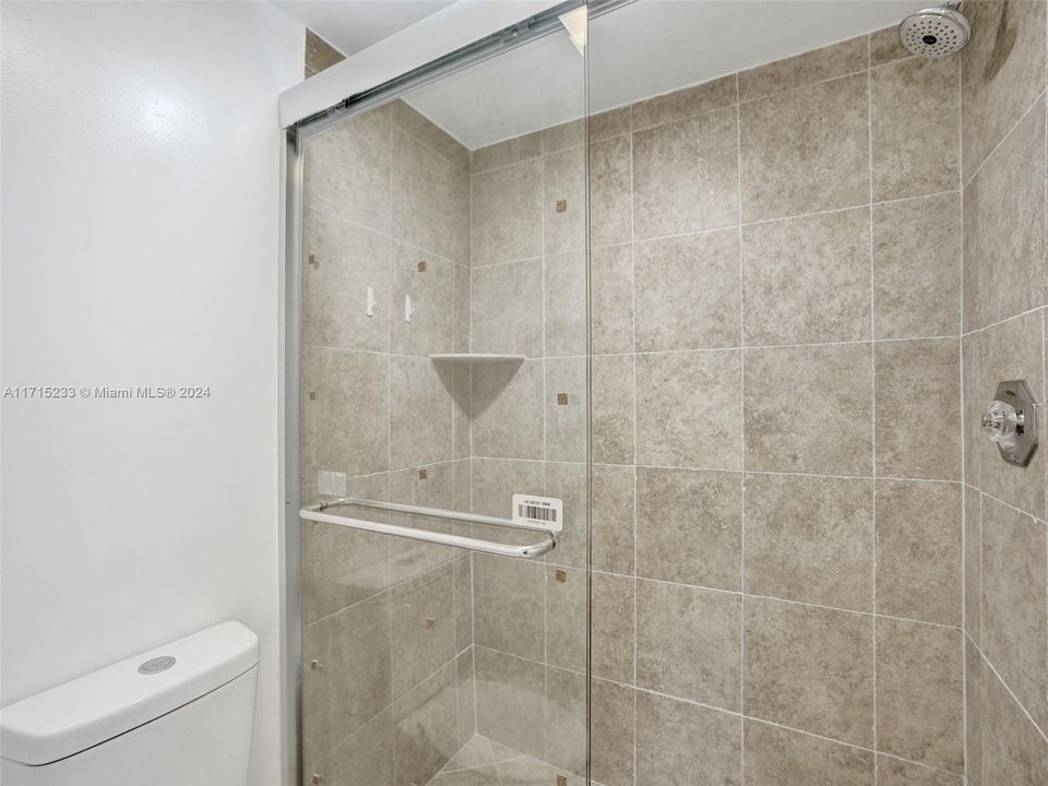 For Sale: $200,000 (2 beds, 2 baths, 970 Square Feet)