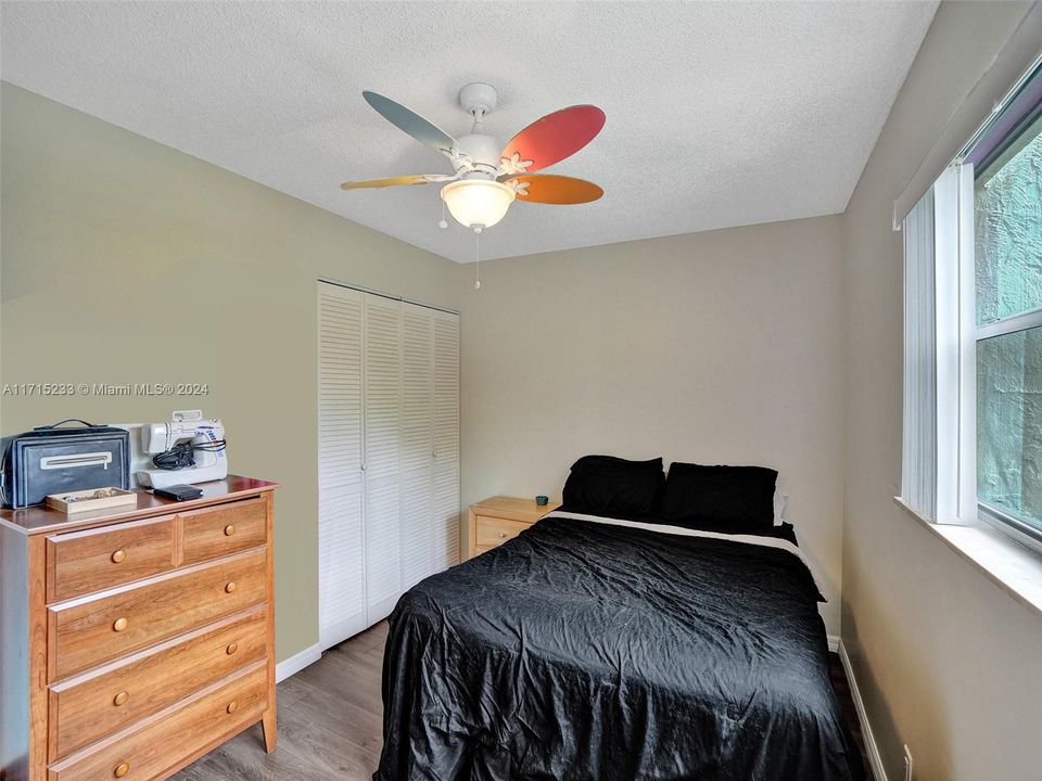 For Sale: $200,000 (2 beds, 2 baths, 970 Square Feet)