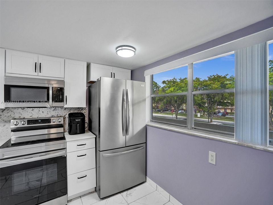 For Sale: $200,000 (2 beds, 2 baths, 970 Square Feet)