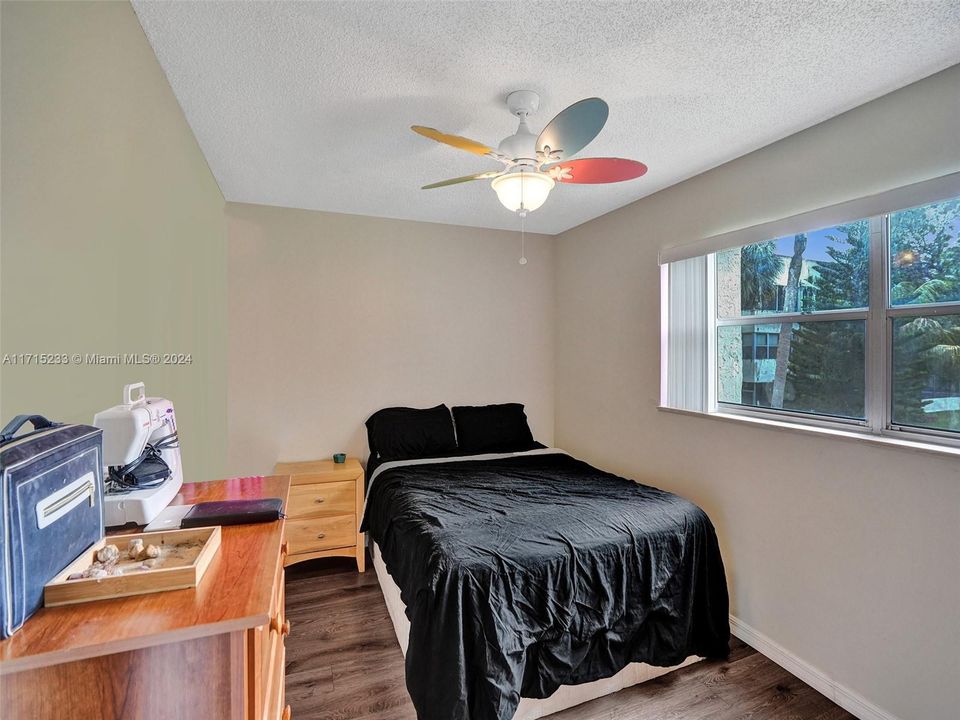 For Sale: $200,000 (2 beds, 2 baths, 970 Square Feet)