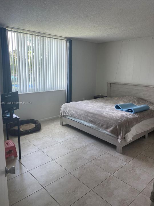 For Sale: $185,000 (1 beds, 1 baths, 830 Square Feet)